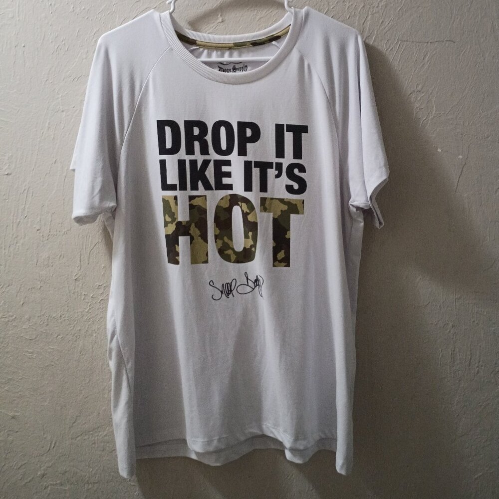 Dogg Supply Snoop Dogg āDrop It Like Itās Hotā Graphic Tee ā Size Large